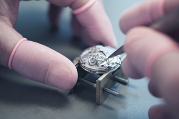 海口欧米茄手表为什么上了发条还不走